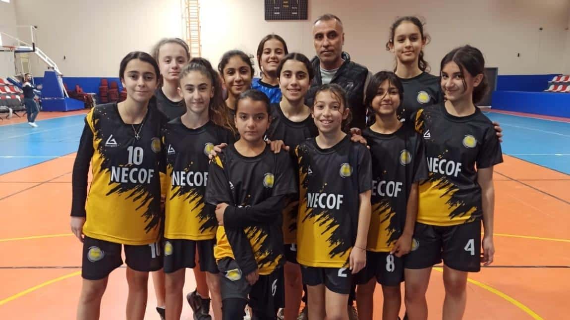 KIZ FUTSAL TAKIMIMIZ YARI FİNALDE... 